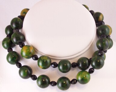 BN44 spinach bakelite bead necklace